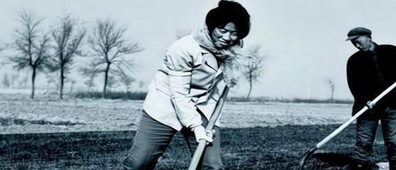 钻石私藏事发后上交国家得到3万元奖励凯发赛事合作94年村民捡到34克拉