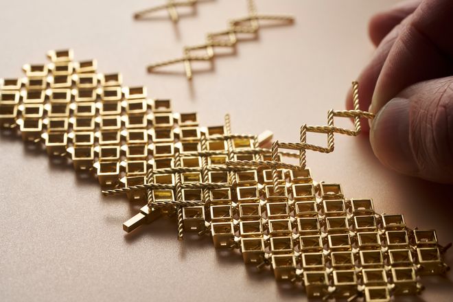 700“乱世佳人”大金表凯发携手马竞赛事金价奔(图2)