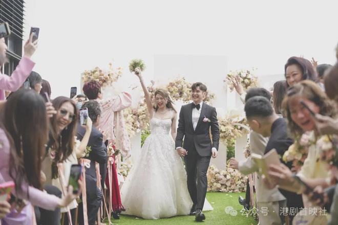 大手笔买名牌赠老公夜蒲女神结婚2周年