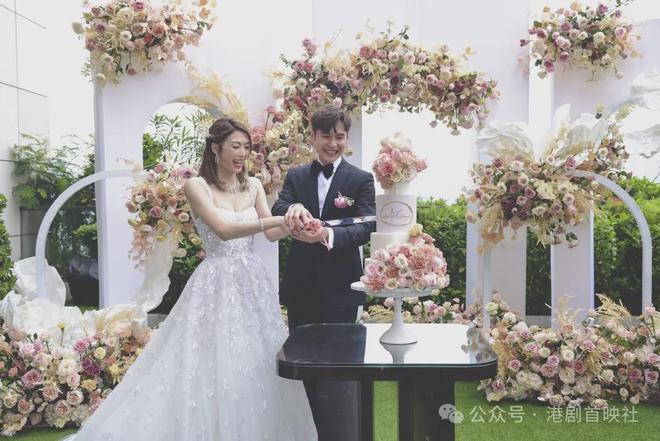 大手笔买名牌赠老公夜蒲女神结婚2周年(图2)